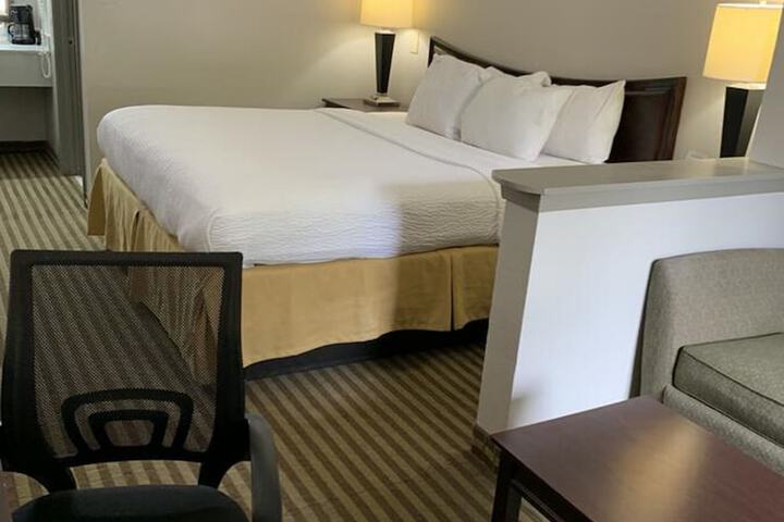 Room 8 of 16