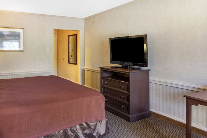Room 6 of 14