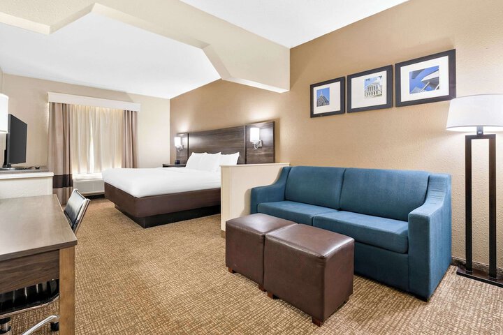 Comfort Suites near Robins Air Force Base