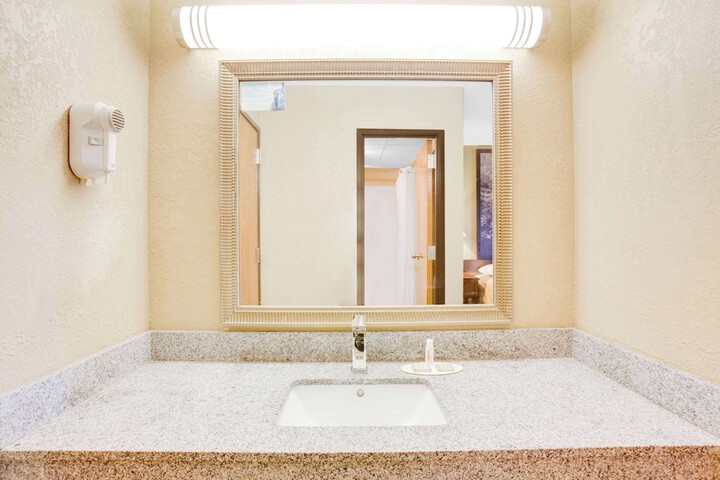 Room 13 of 20