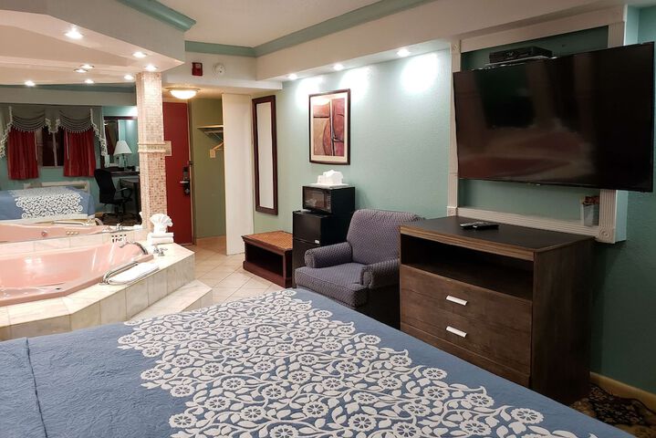 Room 9 of 16