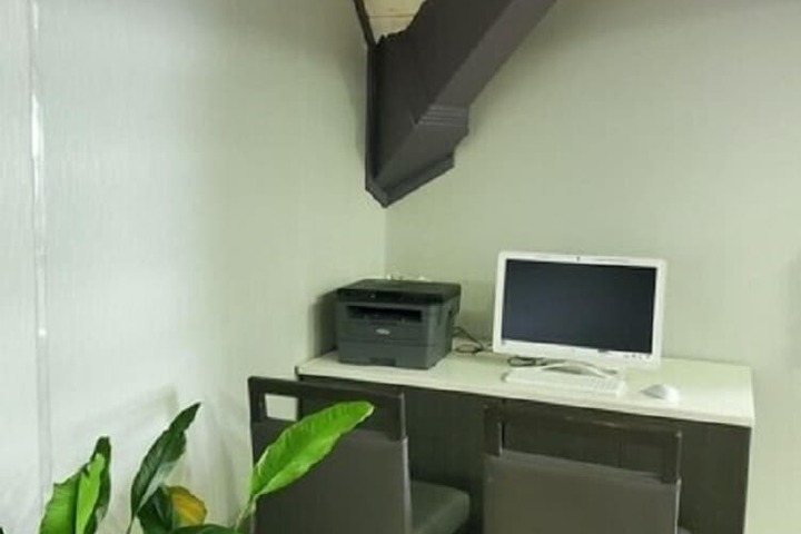 Business Center 30 of 32