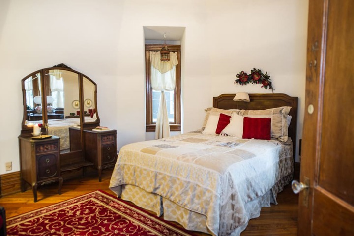 Room 16 of 24