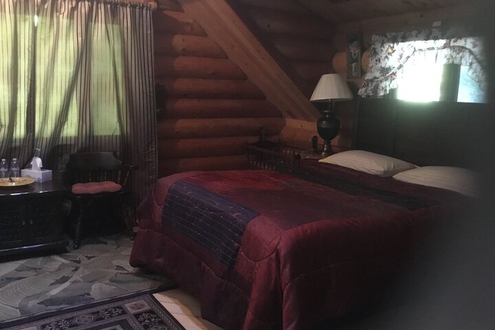 Room 8 of 12