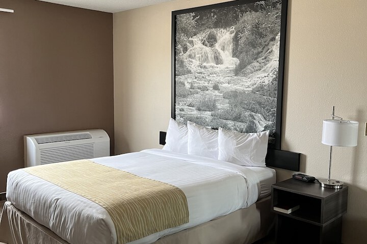 Room 17 of 26