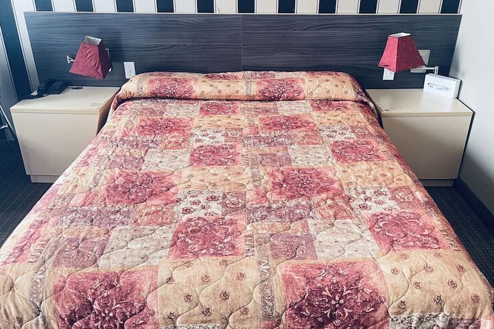 Falcon Motel Brossard