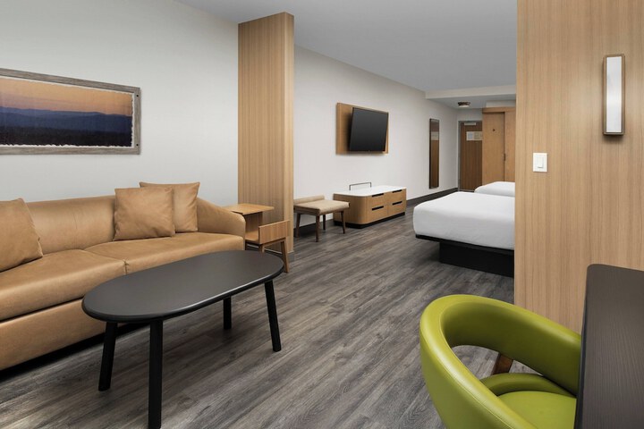 Room 25 of 46
