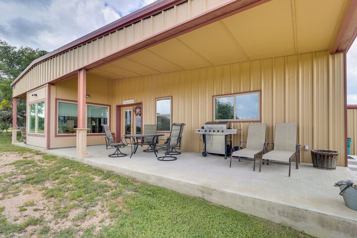 Bertram Ranch Property w / Patio & Gas Grill!