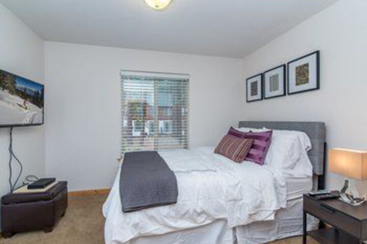 Spacious and Bright near Kings Beach by RedAwning