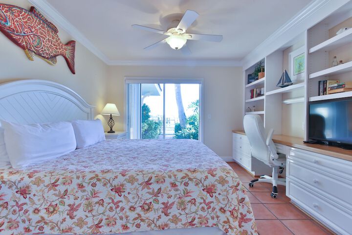 Tortuga Inn Beach Resort