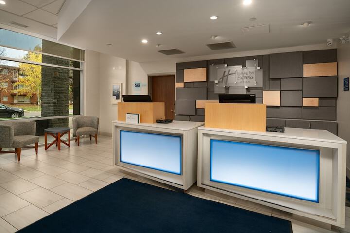 Holiday Inn Express & Suites Brandon by IHG