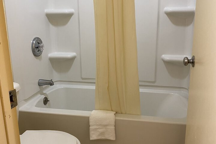 Room 6 of 13