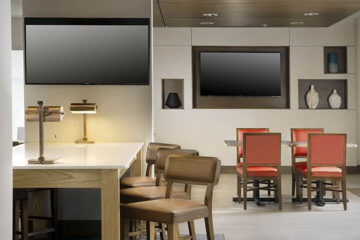 Holiday Inn Express & Suites Bay City by IHG