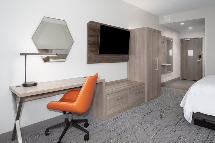 Room 11 of 51