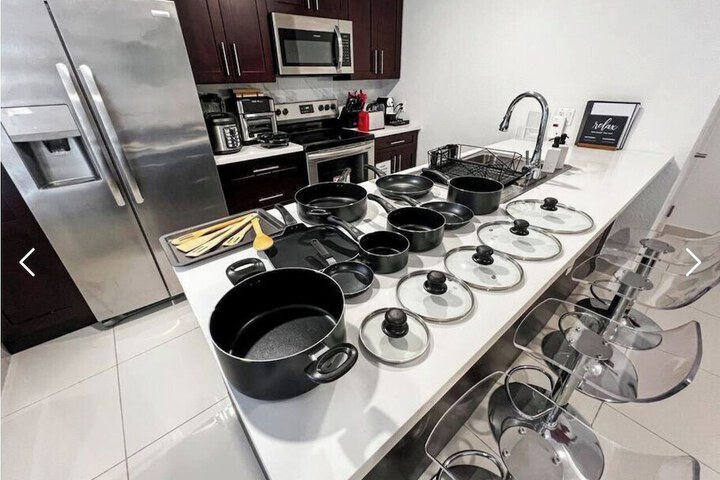 Experience Luna Sky! 65 TV Bar BBQ go FL Keys
