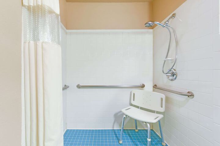 Room 14 of 32