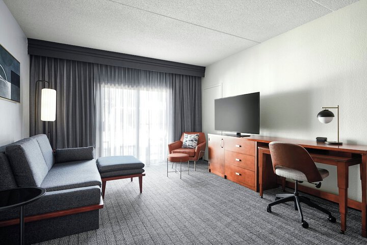 Courtyard by Marriott St. Louis Westport Plaza