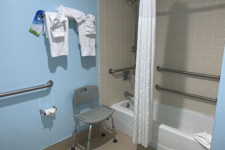 Room 32 of 42