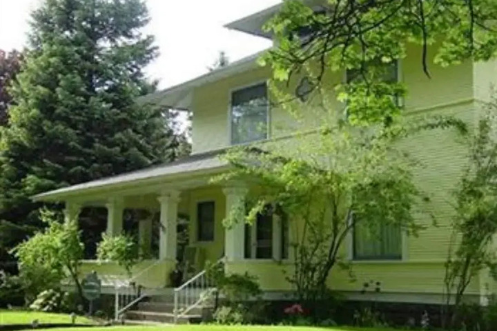THE MCFARLAND INN