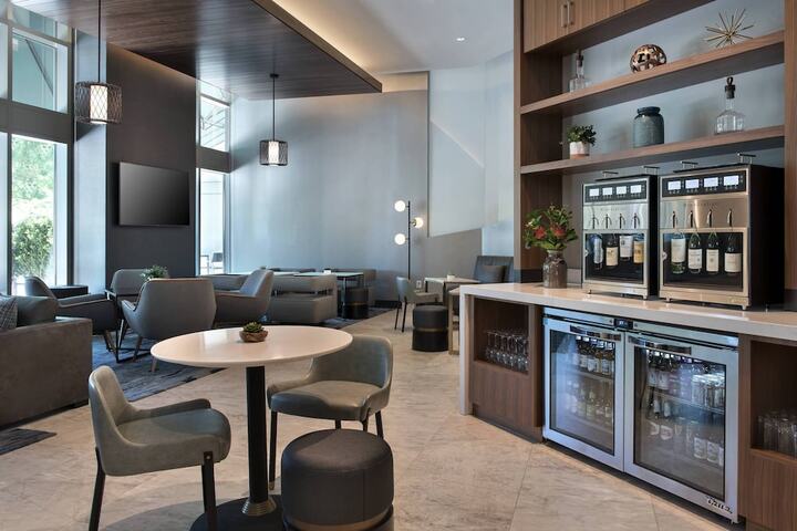 Lounge 56 of 70