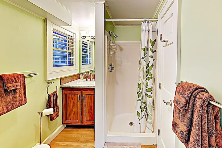 New Listing! Serene East End : Steps To Sand 3 Bedroom Condo