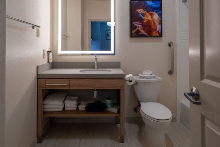 Room 53 of 86