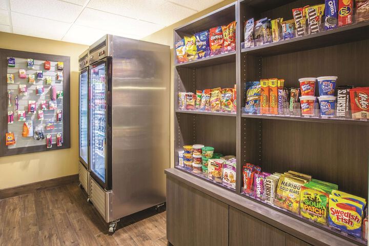 La Quinta Inn & Suites by Wyndham Mechanicsburg - Harrisburg