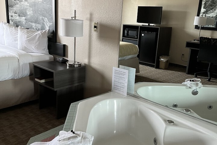 Room 6 of 26