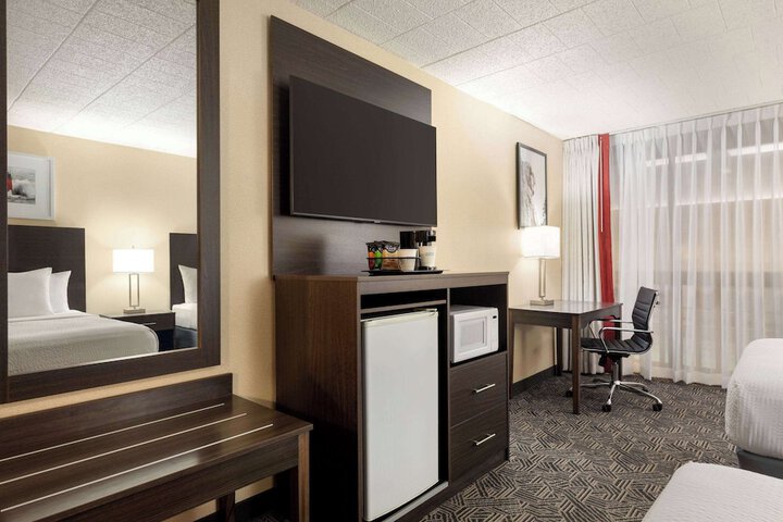 Room 27 of 65