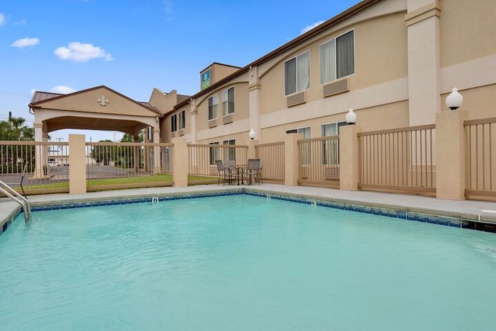 Pool 4 of 30