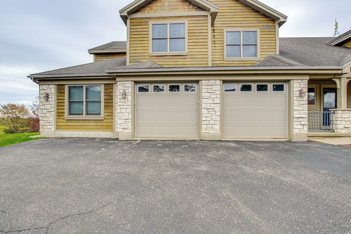 Door County Townhome: Pool Access 1 Mi to Beach!