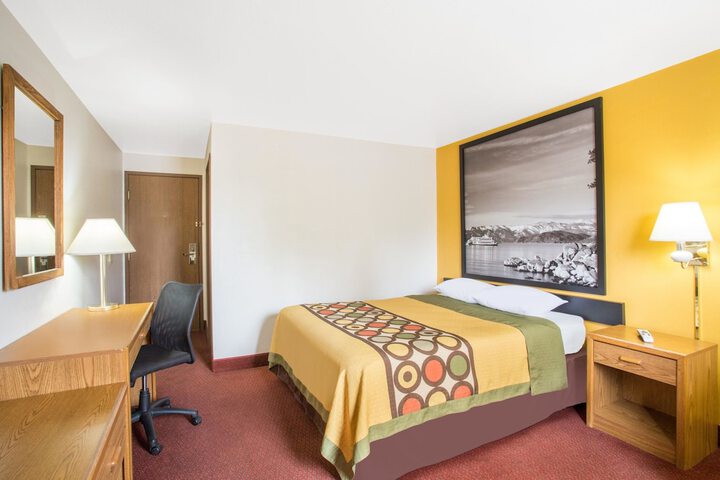 Room 5 of 16