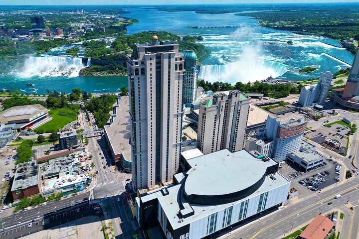 Hilton Niagara Falls / Fallsview Hotel & Suites