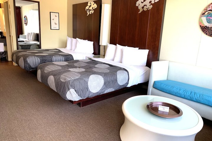 Room 4 of 10