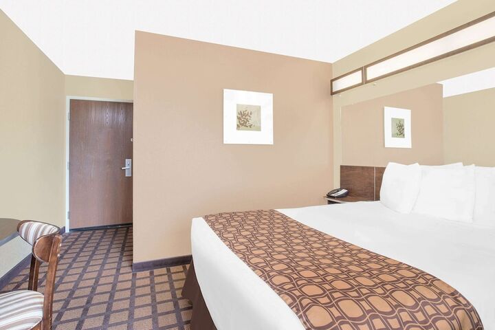 Room 17 of 38