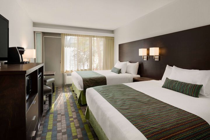 Days Inn by Wyndham Victoria Airport Sidney