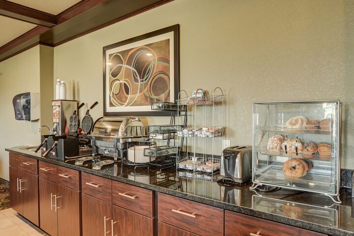 Breakfast/Coffee Service 100 of 111