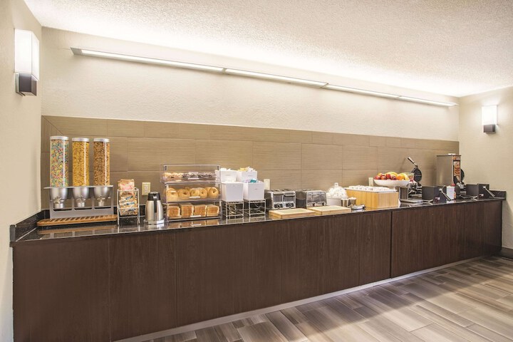 Breakfast/Coffee Service 38 of 42