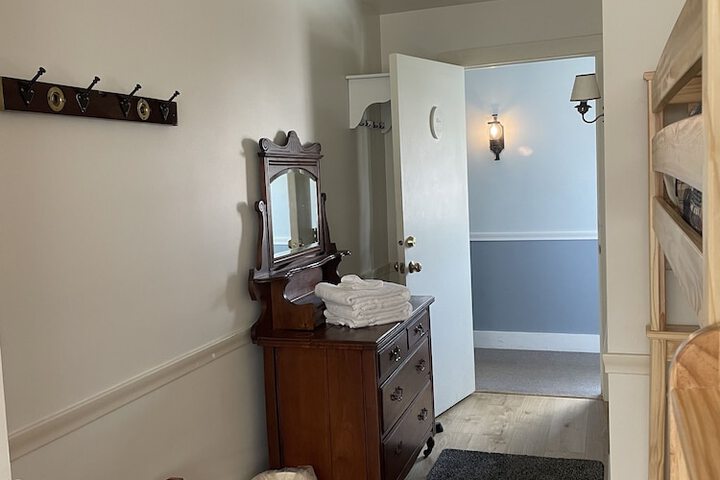 Room 73 of 99