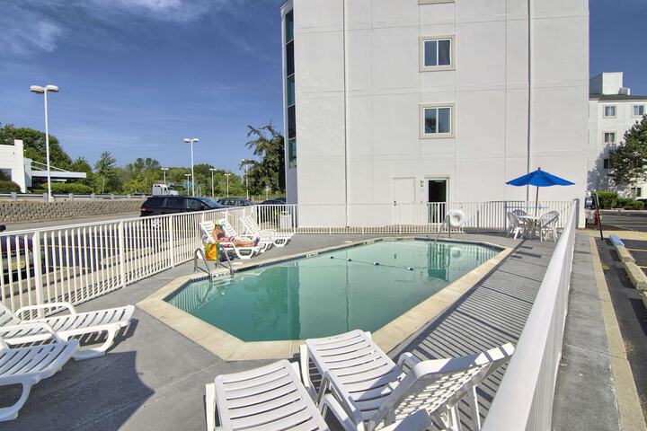 Pool 8 of 40