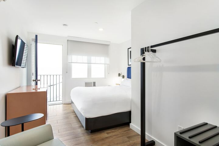 Grove Hotel