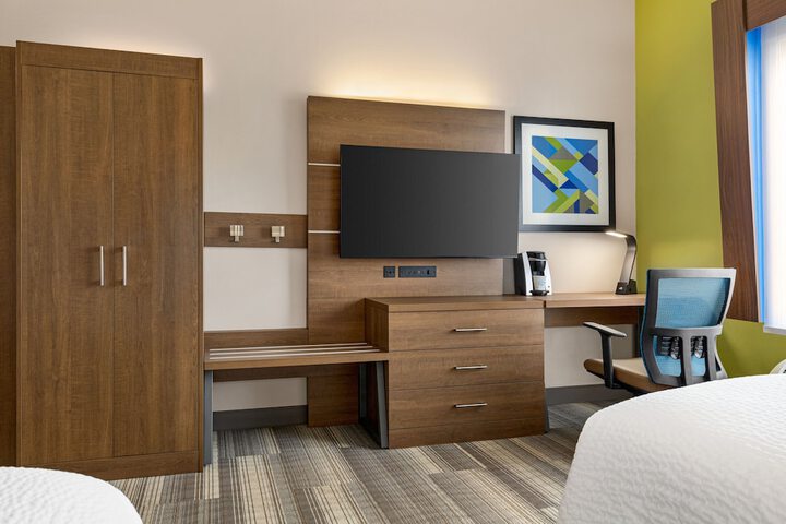 Room 28 of 49