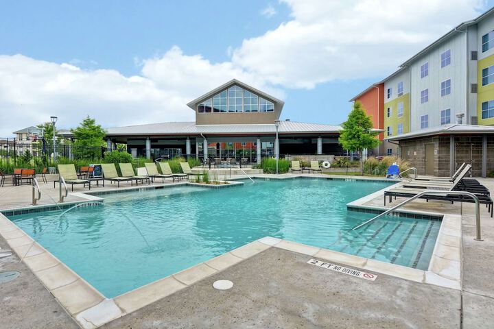 Pool 12 of 51