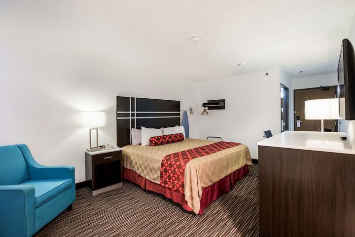 Americas Best Value Inn Charlotte MI
