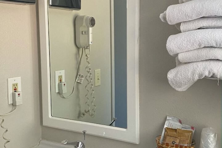 Room 68 of 76