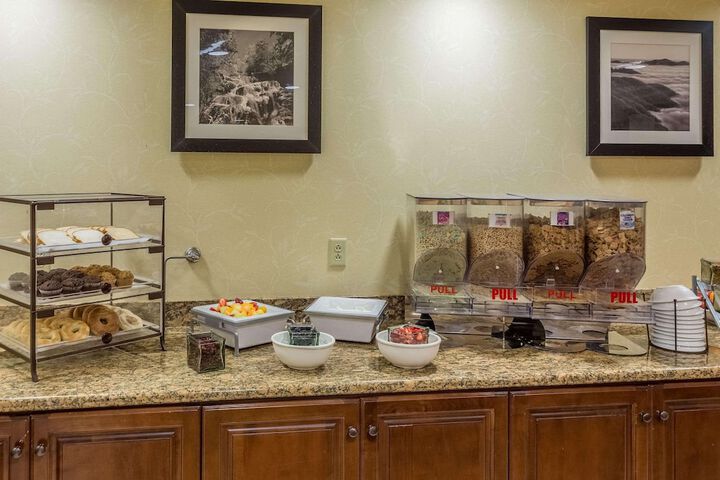 Breakfast/Coffee Service 18 of 25