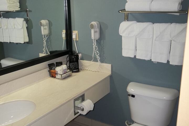 Room 32 of 43