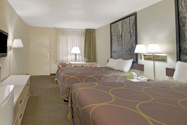Room 14 of 27