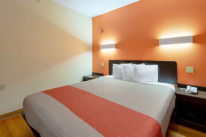 Motel 6 Rhome TX
