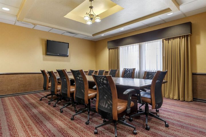 Best Western Plus Cimarron Hotel & Suites